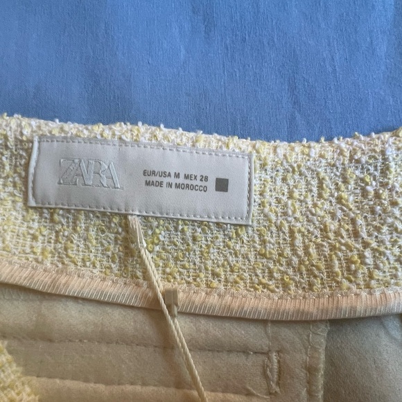 STRUCTURED SHORT SLEEVES BLAZER AND TEXTURED SHORT WITH GOLD BOTTONS - Picture 5 of 7